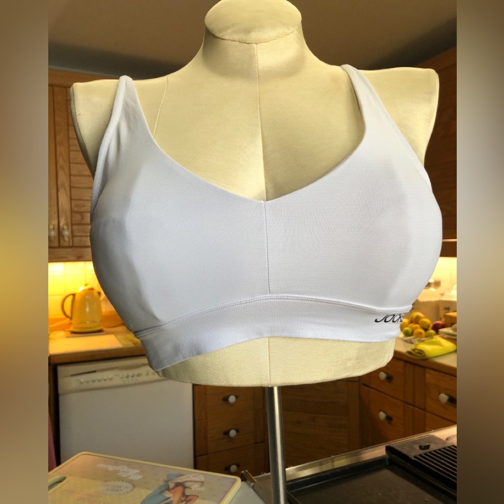 White Seamless Wireless Sports Bra
Jockey
Size M
EUC